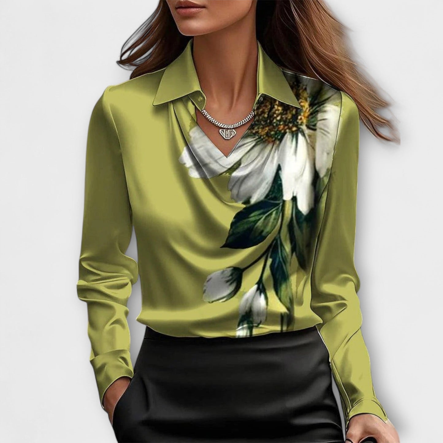 Lucie – Elegantná blúzka s riaseným výstrihom