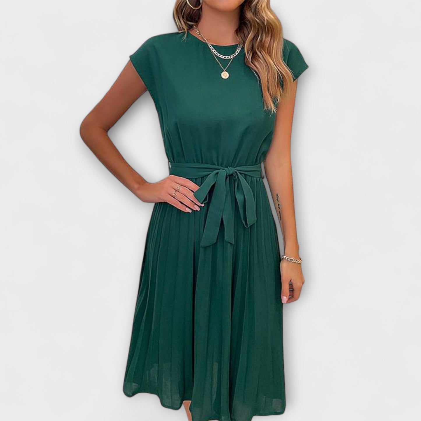 Elegantné Midi Šaty