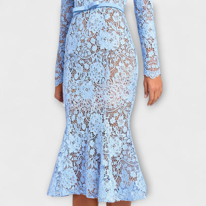 Freya – Elegantné Midi Šaty z Kvetinovej Čipky