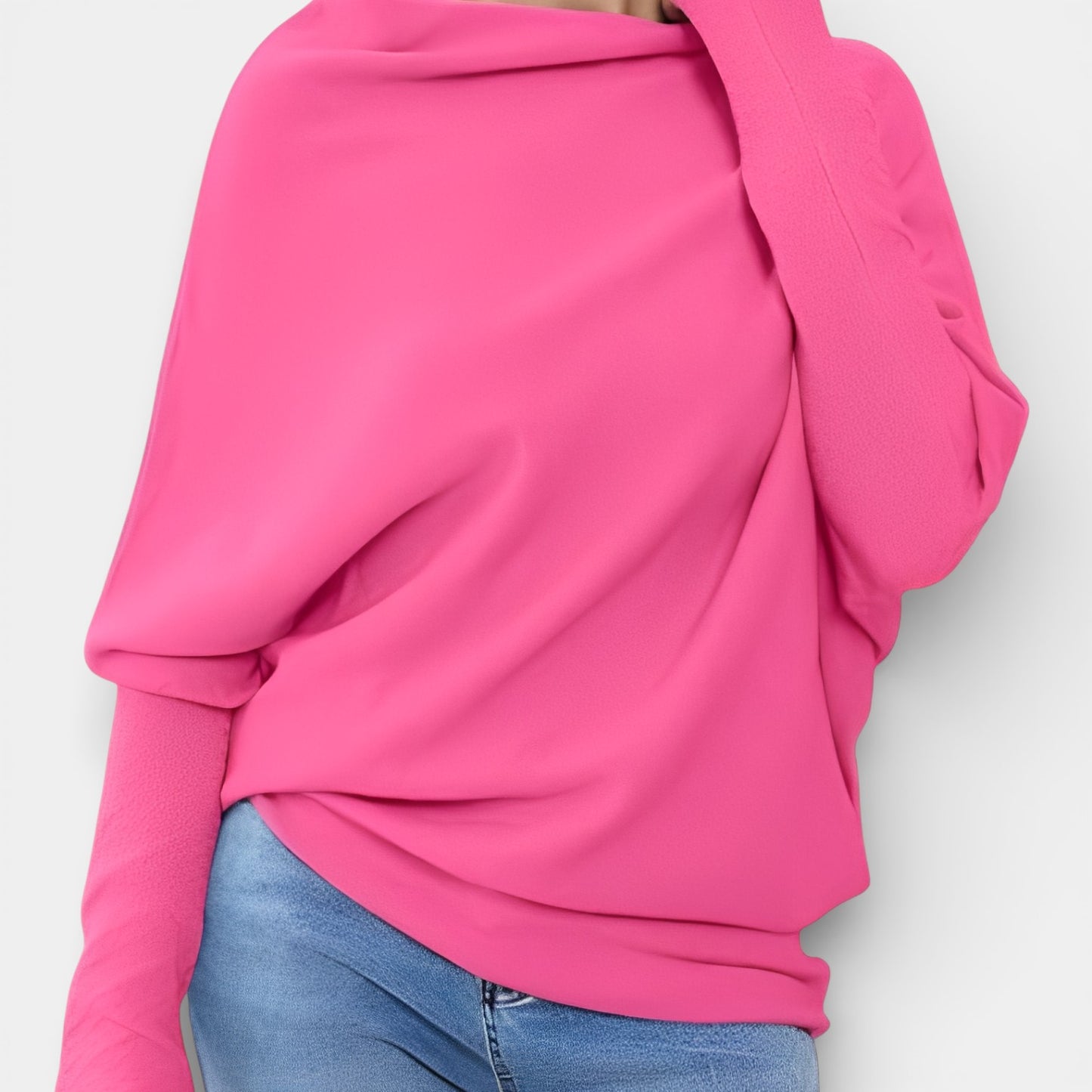 Gabriela – Voľný sveter s asymetrickým výstrihom off-shoulder