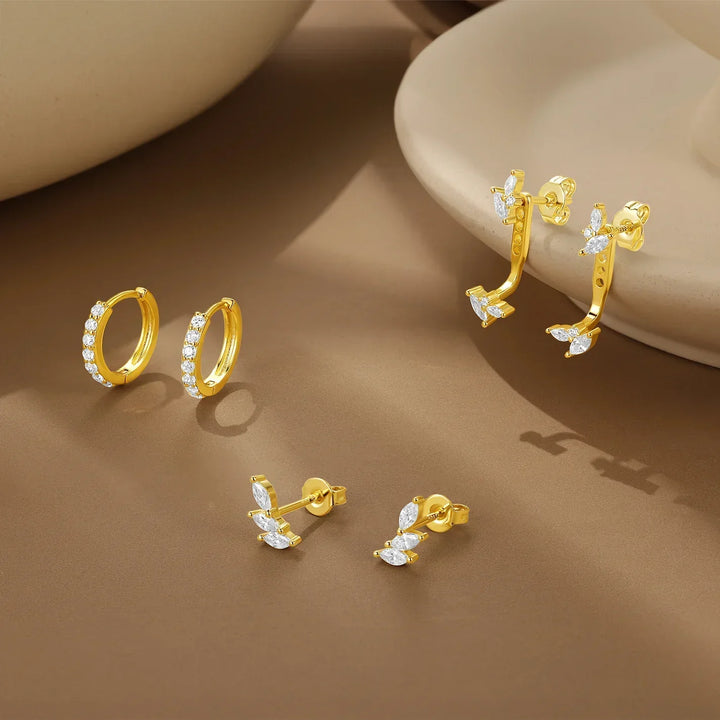 Tereza – Jemné zlaté náušnice s jasnou linií.