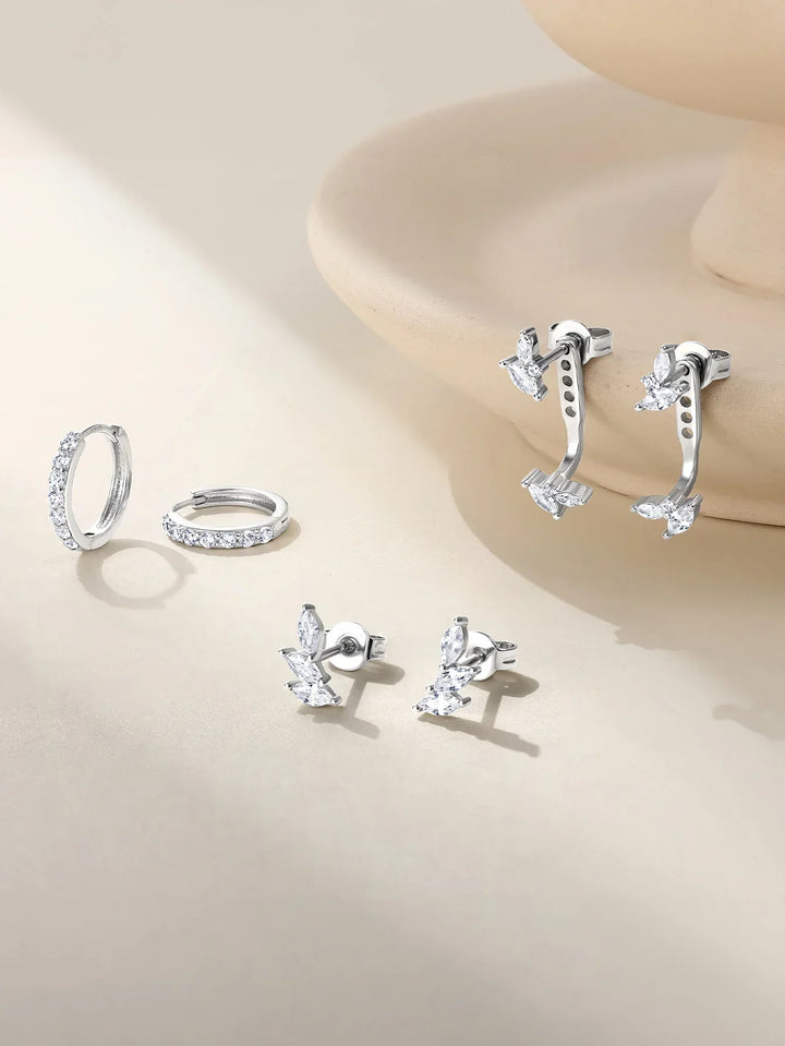 Tereza – Jemné zlaté náušnice s jasnou linií.