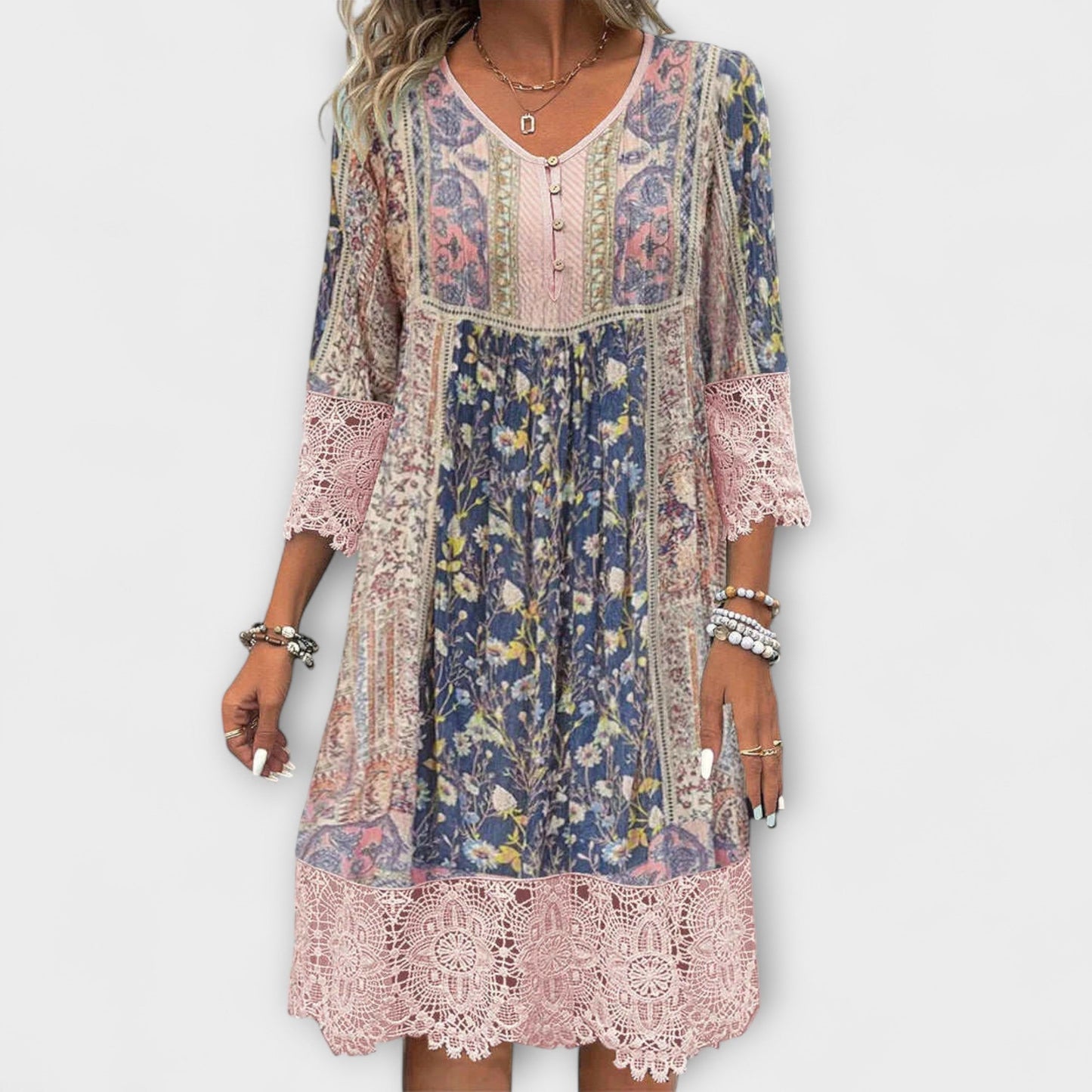 Casey – Boho šaty s čipkou a vintage kvetinovým vzorom