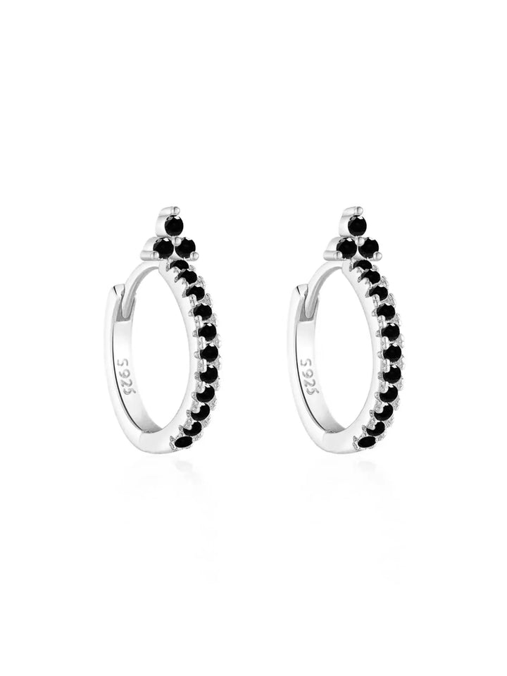 Sabina – Zlaté náušnice s moderním stylem.