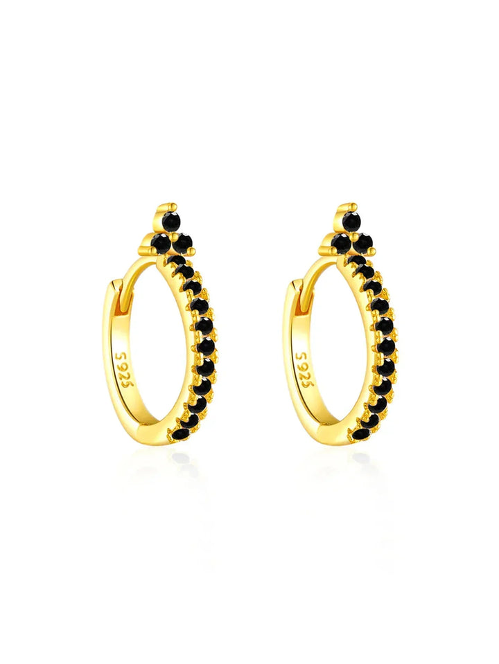 Sabina – Zlaté náušnice s moderním stylem.