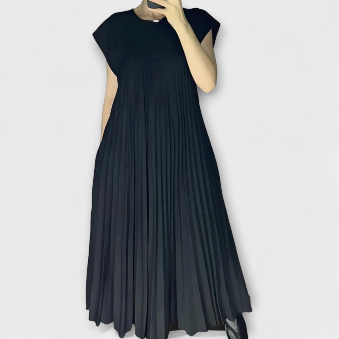 Zairelle – Elegantné plisované šaty