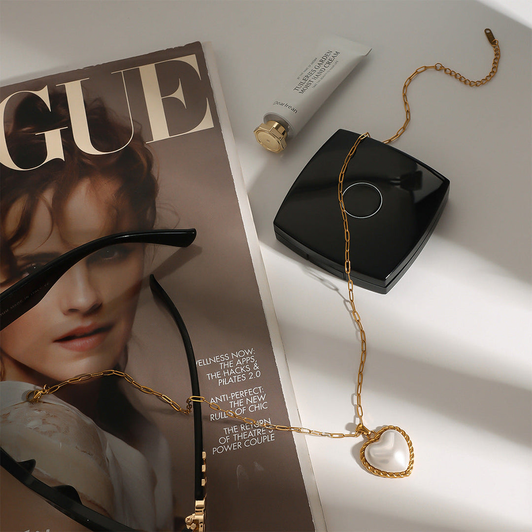 Viktorie – Zlatý náhrdelník s elegantním přívěskem.