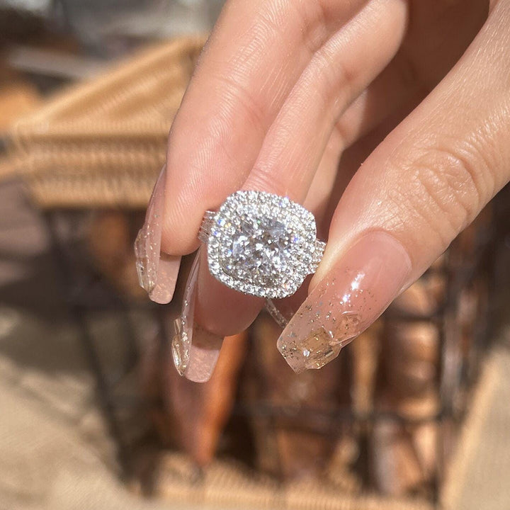 Frieda – Solitérní prsten s kulatým kamenem.