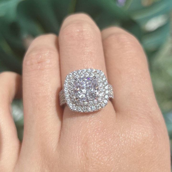 Frieda – Solitérní prsten s kulatým kamenem.