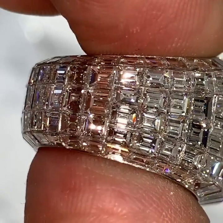 Anna-Lena – Stříbrný diamantový prsten s kulatým brusem.